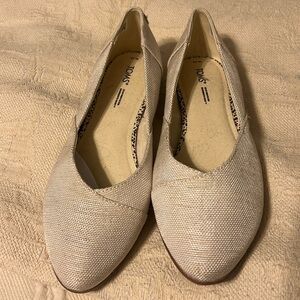 Women’s size W10 toms white linen flats